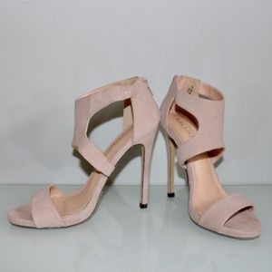 Liliana High Heels in Beige, size 7.5